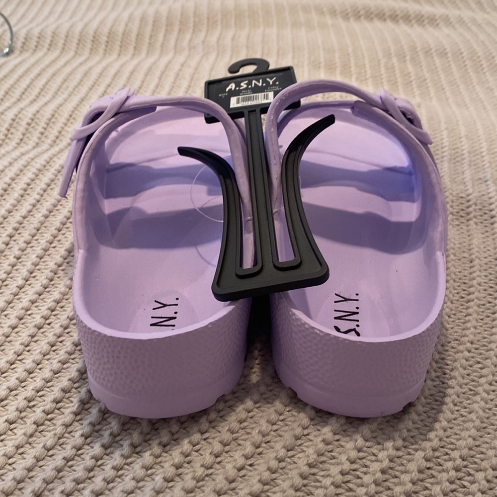 Lavender sandals - Picture 2 of 4